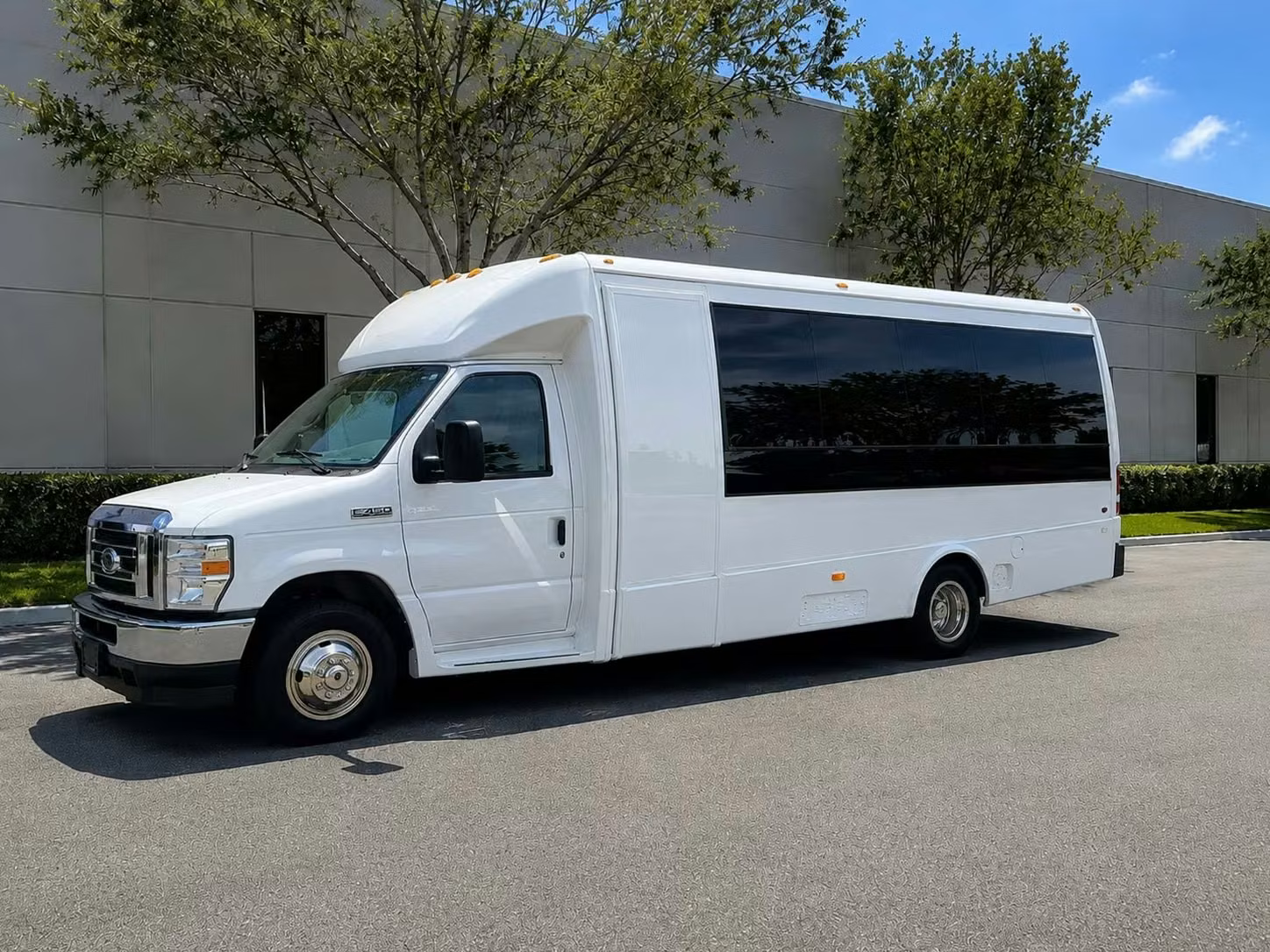peachtree city 15 passenger minibus rental