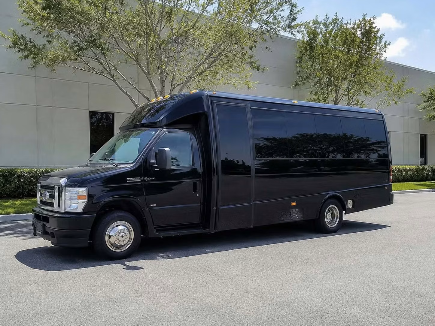 peachtree city 18 passenger minibus rental