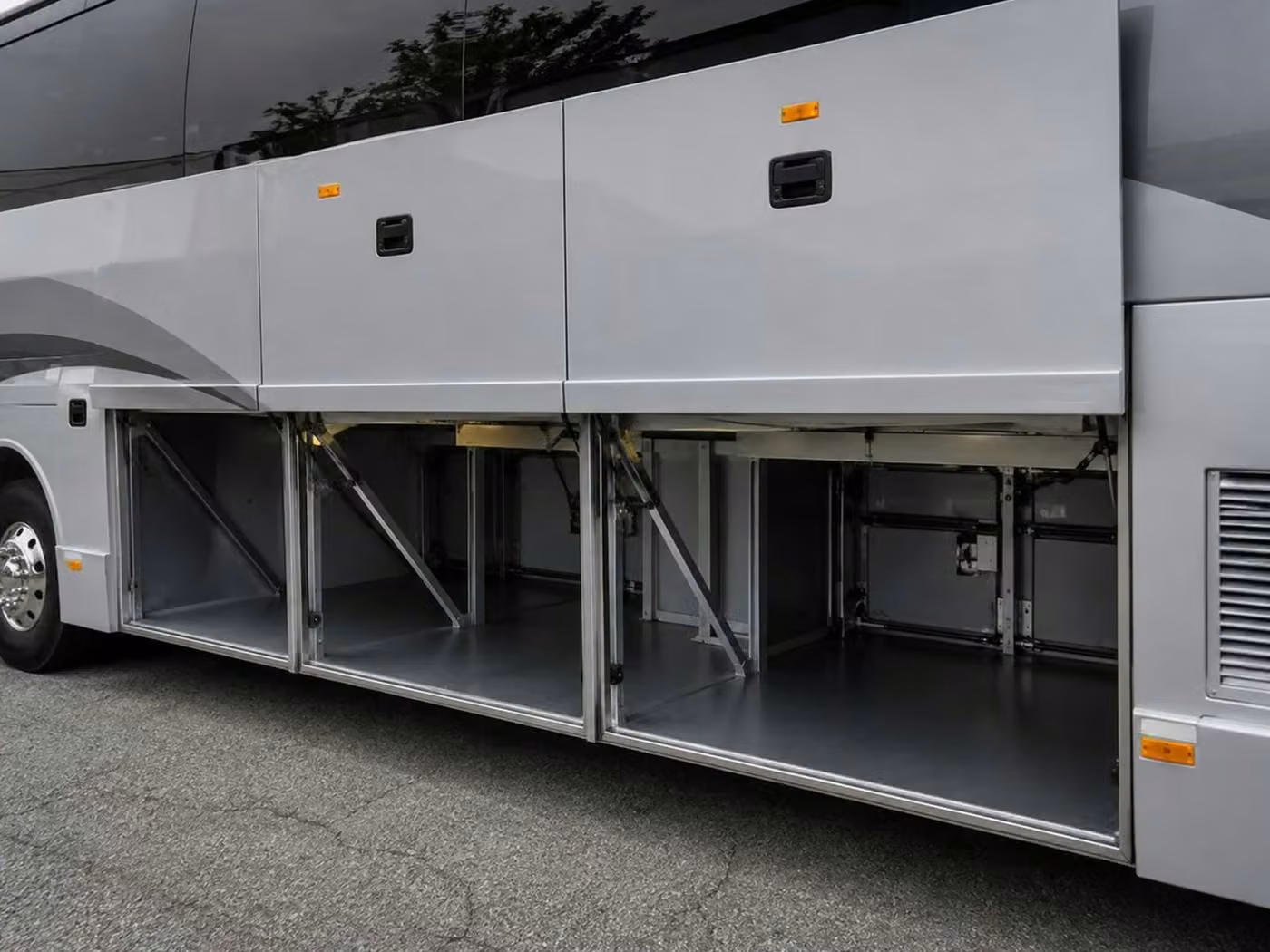 peachtree city 56 passenger charter bus luggage bays